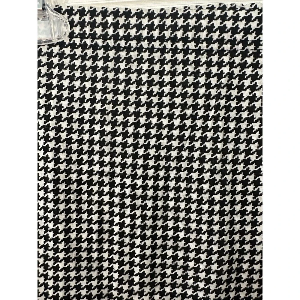 PrettyLittleThing Women’s size 6 Houndstooth Skirt